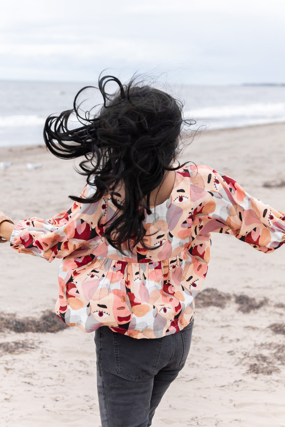Flowy Modern Faces Gathered Sleeve Top